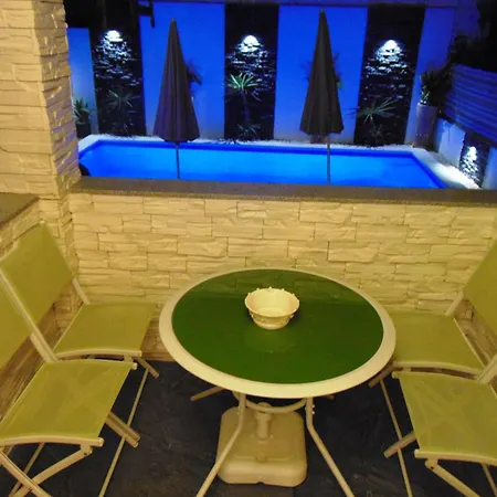 Apartmán Rustica With Exclusive Use Of The Pool-ground Floor *