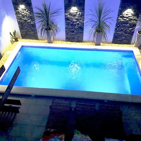 شقة Rustica With Exclusive Use Of The Pool-ground Floor