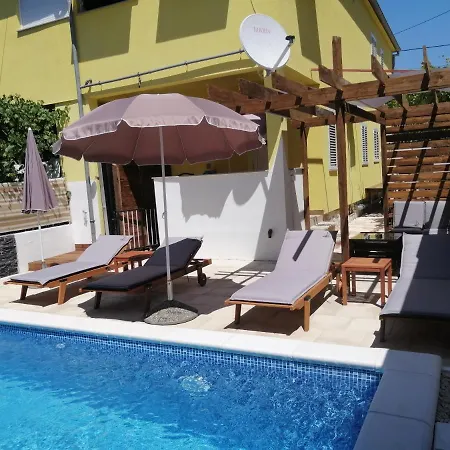 Rustica With Exclusive Use Of The Pool-ground Floor *