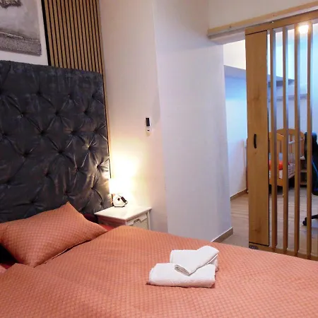 Rustica With Exclusive Use Of The Pool-ground Floor زادار