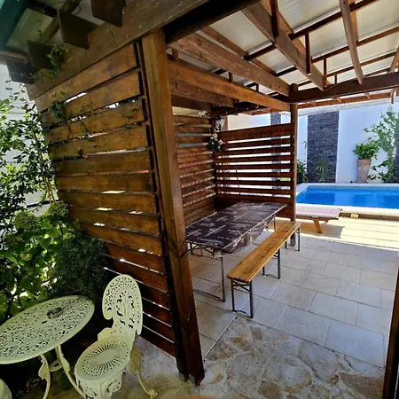 Rustica With Exclusive Use Of The Pool-ground Floor דירה זאדאר