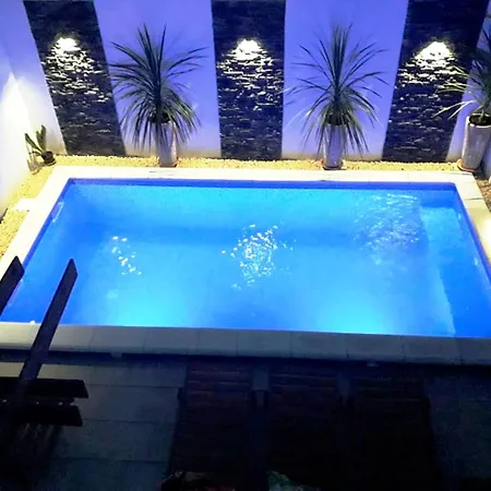 Rustica With Exclusive Use Of The Pool-ground Floor Ζαντάρ