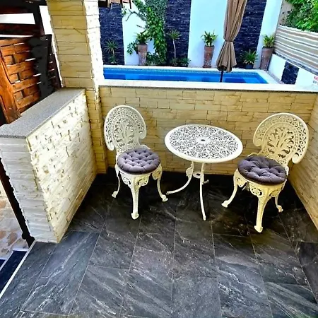 Rustica With Exclusive Use Of The Pool-ground Floor דירה *