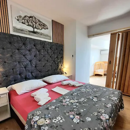 Rustica With Exclusive Use Of The Pool-ground Floor Appartement Zadar